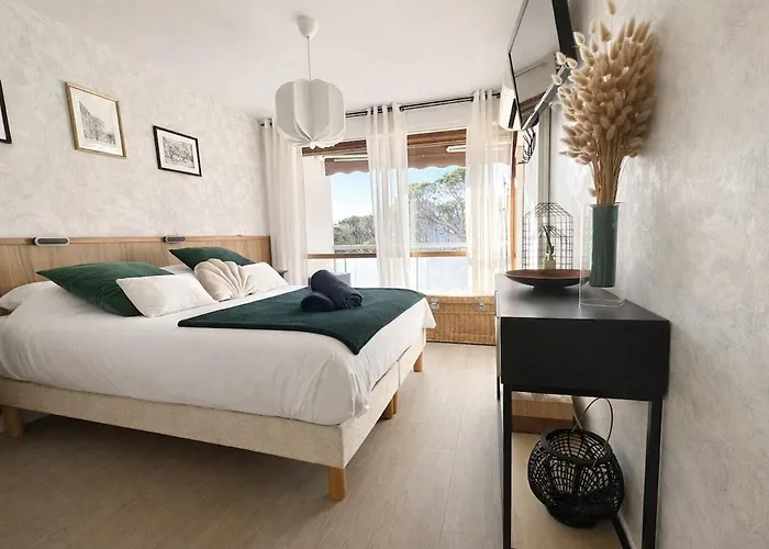 Grand Baigne De Soleil Avec Parking *