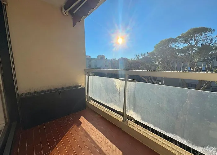 Grand Baigne De Soleil Avec Parking Saint-Raphael (Var)