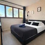 Grand Baigne De Soleil Avec Parking *