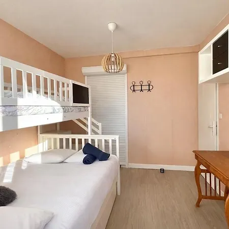 Grand Baigne De Soleil Avec Parking